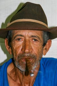 oude man met sigaar