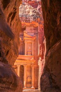Petra, de schatkamer door de Siq